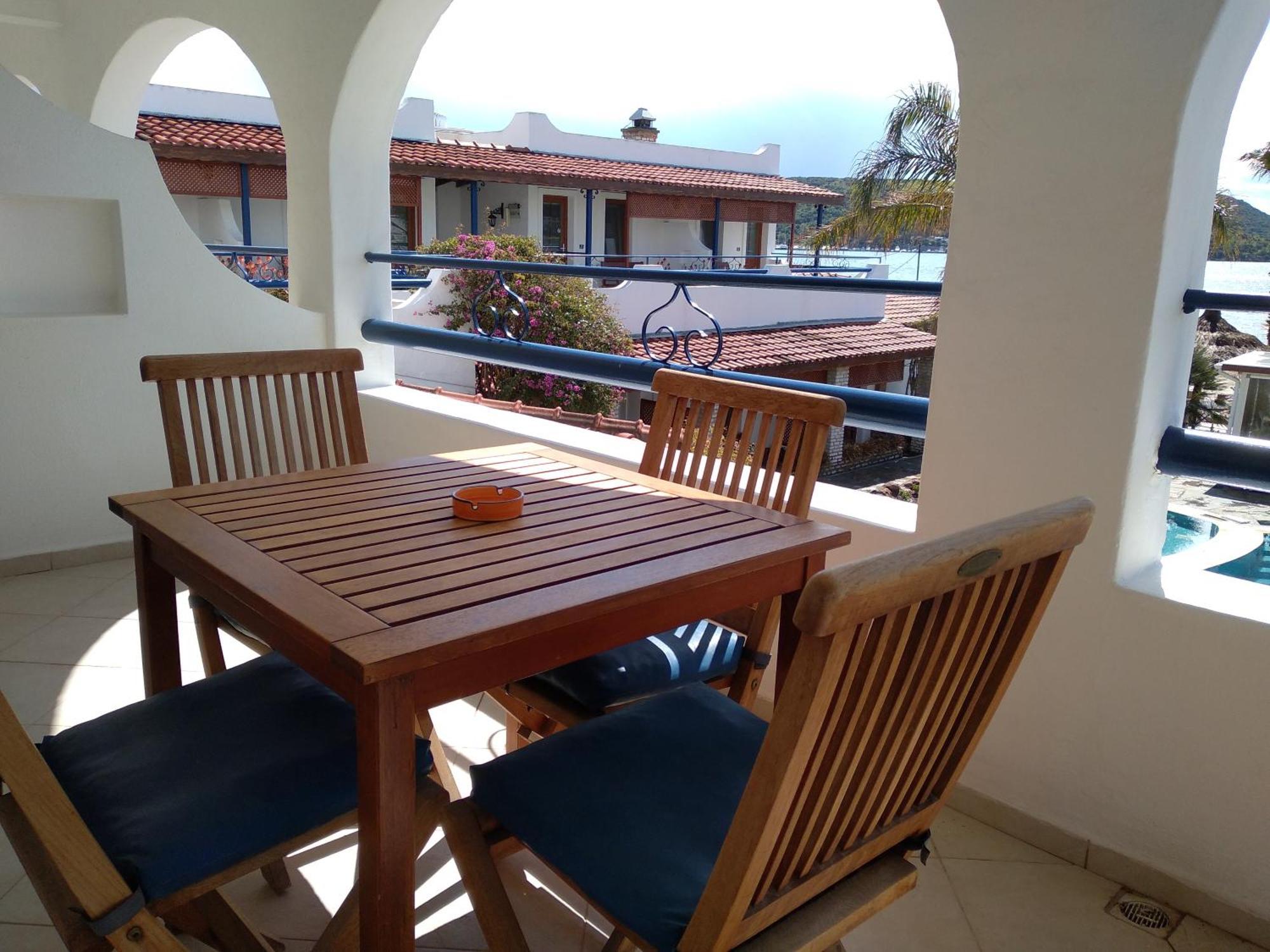 Uzhan Beach Hotel Bitez Exteriör bild