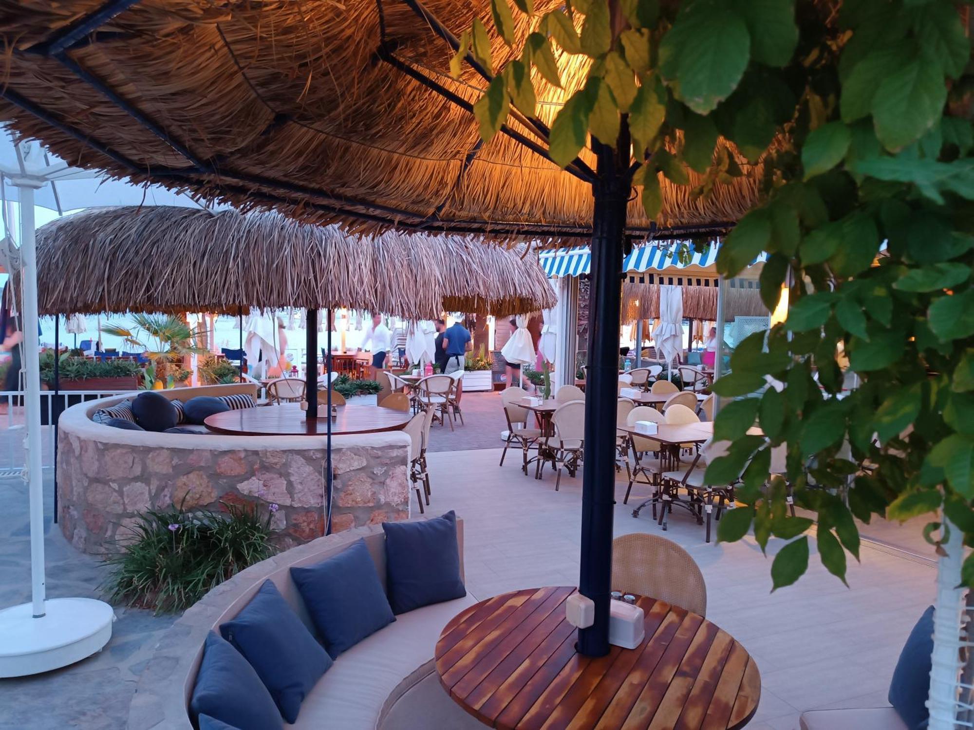 Uzhan Beach Hotel Bitez Exteriör bild
