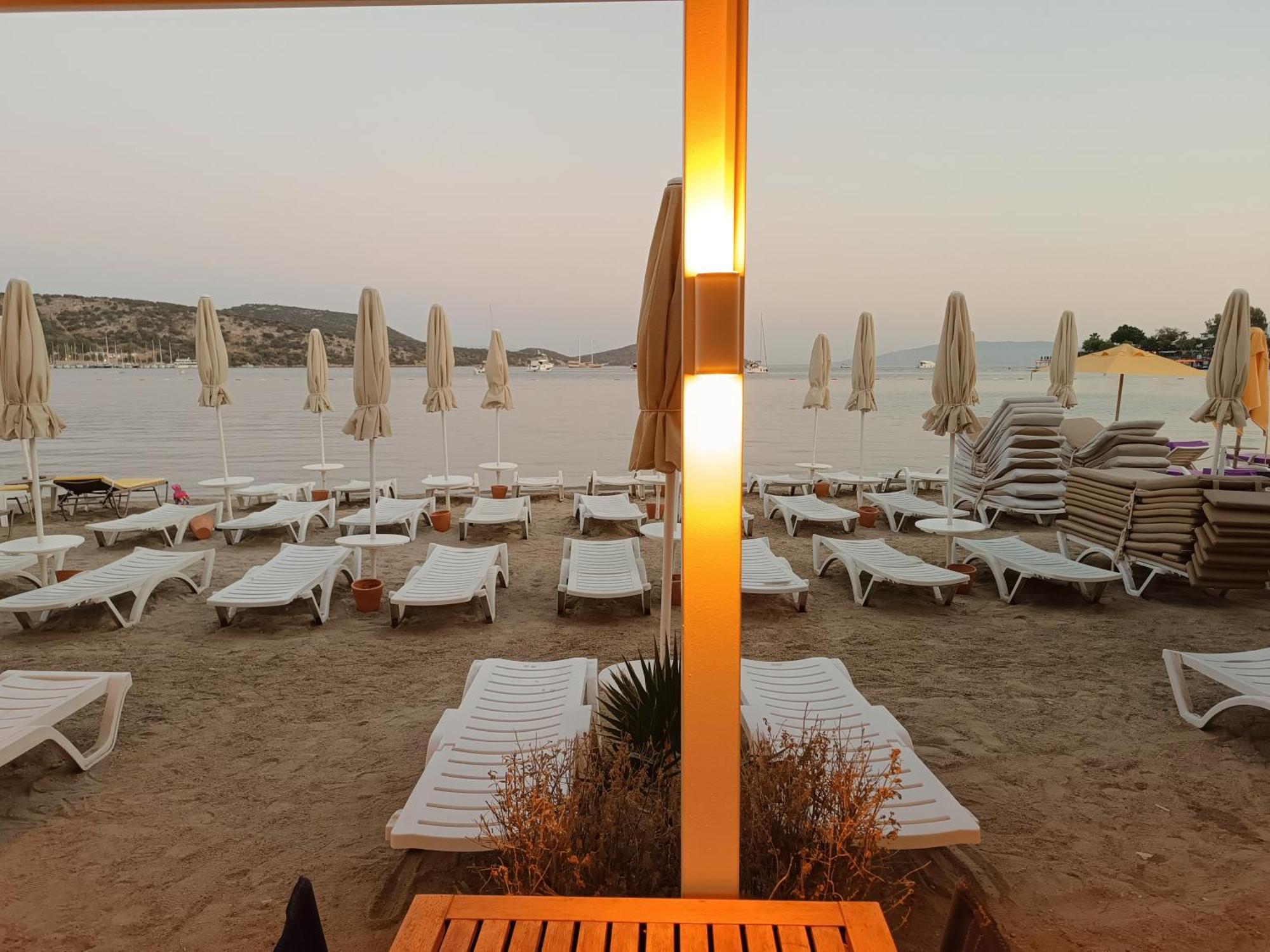 Uzhan Beach Hotel Bitez Exteriör bild