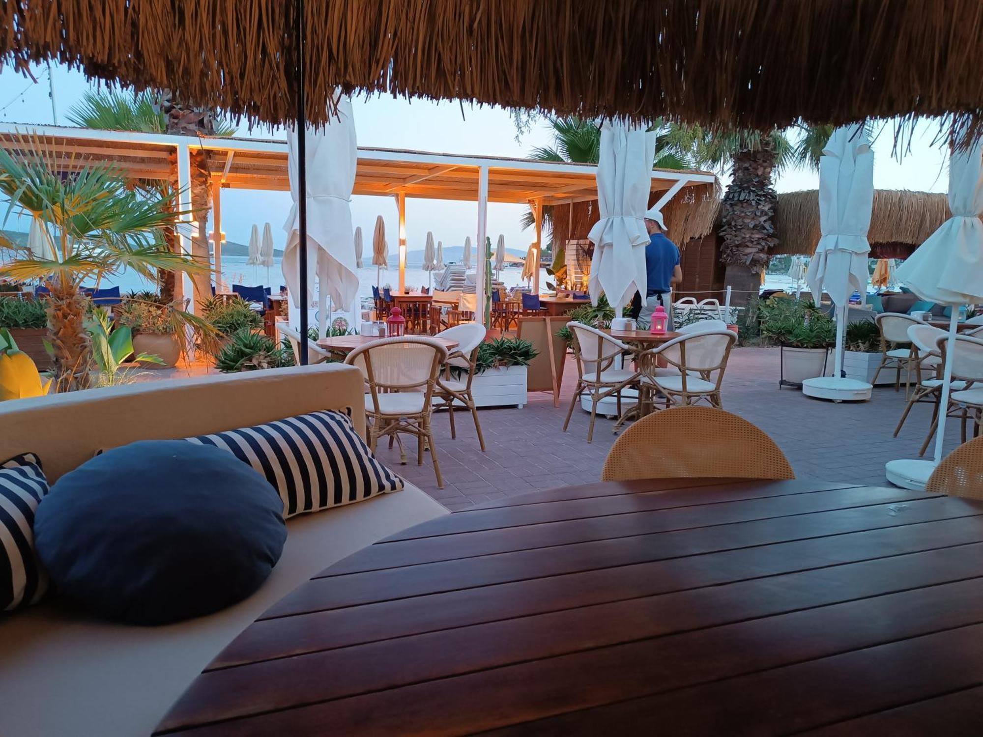 Uzhan Beach Hotel Bitez Exteriör bild